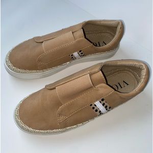 VICI Sneaker Faux Suede Women's Slip On Espadrille Tan Leopard Accent Size 6
